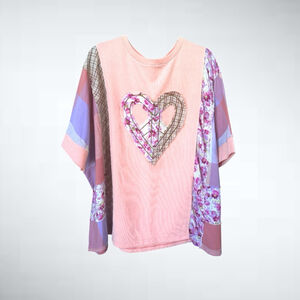 Size S (Oversized) Easel Heart Patch Top in Peach